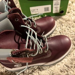 Timberland woman’s burgundy boots size 7 brand new never worn in original box